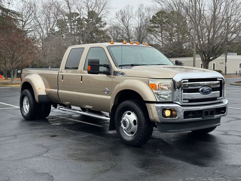 Used 2013 Ford F450 Lariat w/ Lariat Interior Pkg image 4
