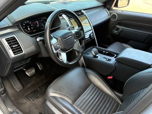 Used 2024 Land Rover Discovery Metropolitan Edition AWD/4WD image 17