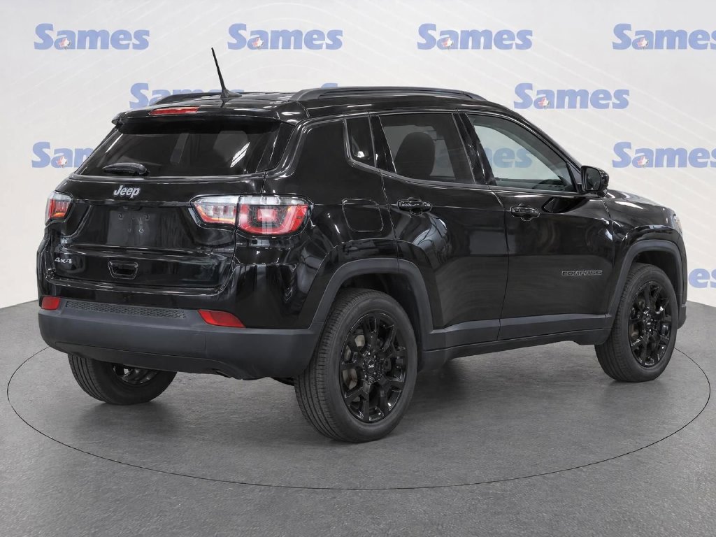 Used 2025 Jeep Compass Latitude w/ Altitude Special Edition AWD/4WD image 3