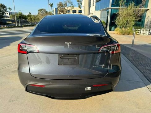 Used 2024 Tesla Model Y Long Range AWD/4WD image 7