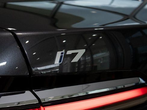 Used 2025 BMW i7 eDrive50 w/ Premium Package RWD image 10