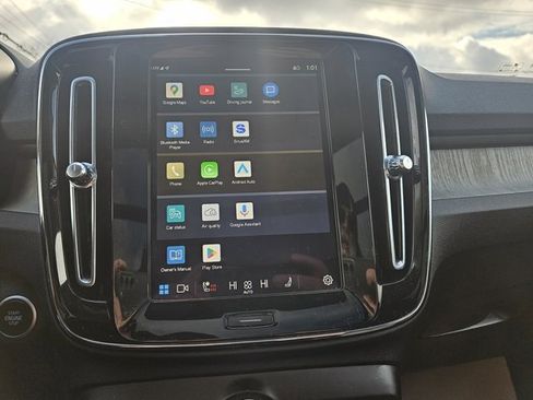 Used 2024 Volvo XC40 B5 Ultimate w/ Protection Package Premier image 35