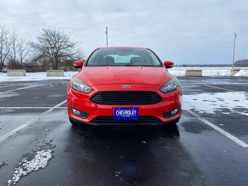 Used 2017 Ford Focus SE image 2