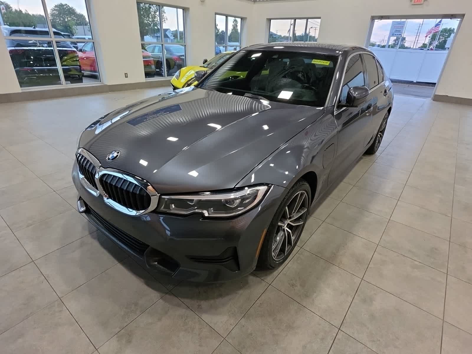 Used 2021 BMW 330e xDrive w/ Premium Package AWD/4WD image 1