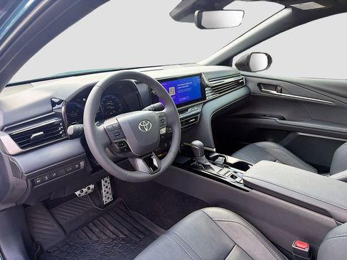 Used 2025 Toyota Camry XSE FWD image 9