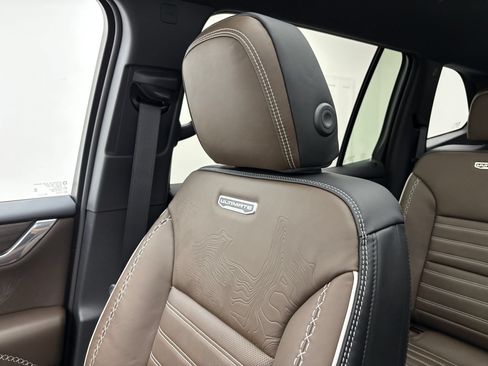 New 2026 GMC Acadia Denali Ultimate w/ LPO, Floor Liner Package AWD/4WD image 49