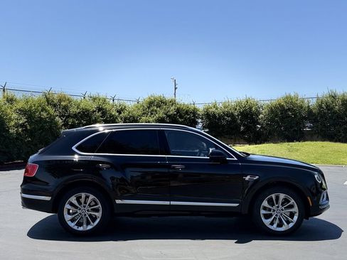 Used 2017 Bentley Bentayga AWD/4WD image 8