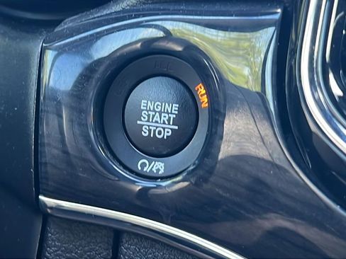 Used 2020 Jeep Grand Cherokee Overland w/ Interior Metal Package AWD/4WD image 24