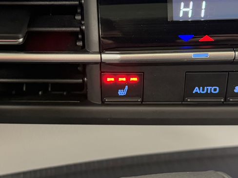 Used 2024 Toyota Sienna XSE image 26