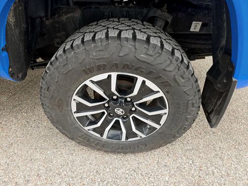 Used 2021 Toyota Tacoma TRD Sport w/ Technology Package image 35