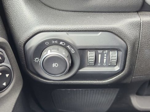 Used 2022 Jeep Wrangler Unlimited Sahara AWD/4WD image 26