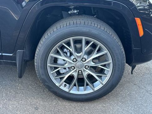 New 2025 Jeep Grand Cherokee Summit w/ Luxury Tech Group V image 12