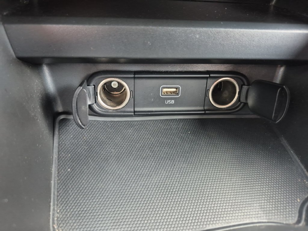 Used 2025 Kia Soul LX w/ LX Technology Package FWD image 24