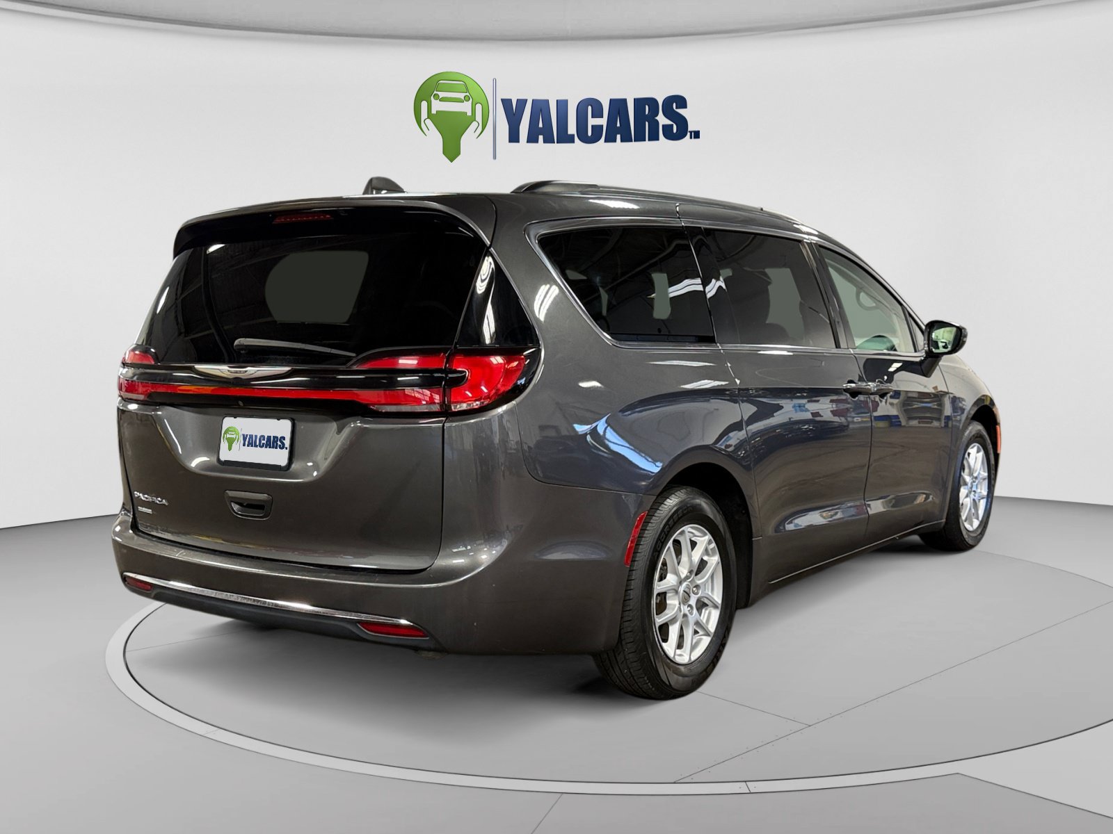 Used 2022 Chrysler Pacifica Touring-L FWD image 5
