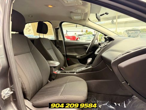 Used 2017 Ford Focus SE FWD image 34