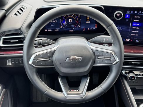 Used 2025 Chevrolet Traverse Z71 w/ Driver Confidence Package AWD/4WD image 16