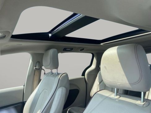 Used 2020 Chrysler Pacifica Limited image 13