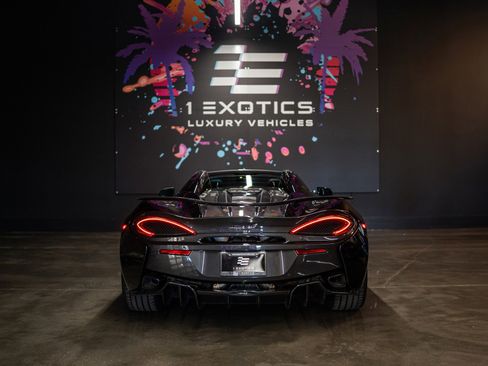 Used 2019 McLaren 570S Spider image 8