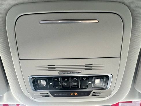 Used 2025 Lincoln Nautilus Reserve AWD/4WD image 18