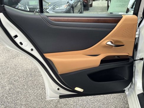 New 2025 Lexus ES 350 w/ Premium Package image 11