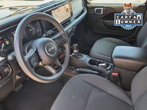 Used 2024 Jeep Wrangler Unlimited AWD/4WD image 18