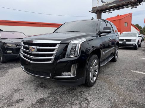 Used 2017 Cadillac Escalade 2WD image 3