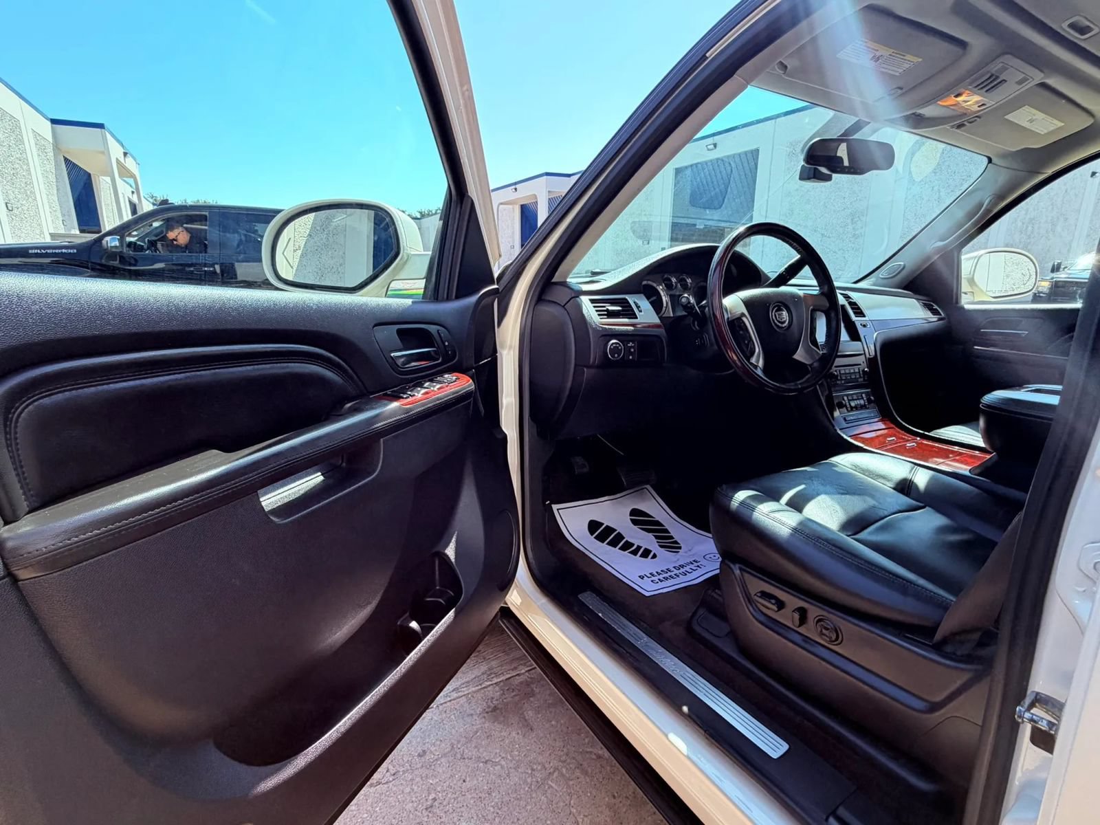 Used 2013 Cadillac Escalade Luxury RWD image 9