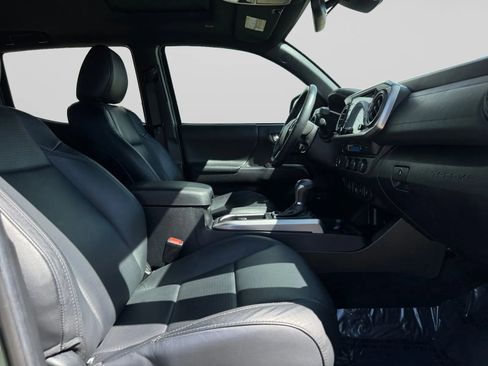 Used 2022 Toyota Tacoma Limited image 68