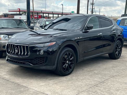 Used 2018 Maserati Levante AWD/4WD image 88