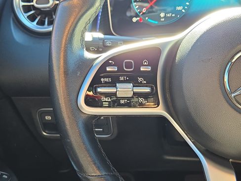 Used 2021 Mercedes-Benz GLB 250 w/ Premium Package image 21