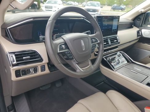 Used 2024 Lincoln Navigator Reserve AWD/4WD image 13