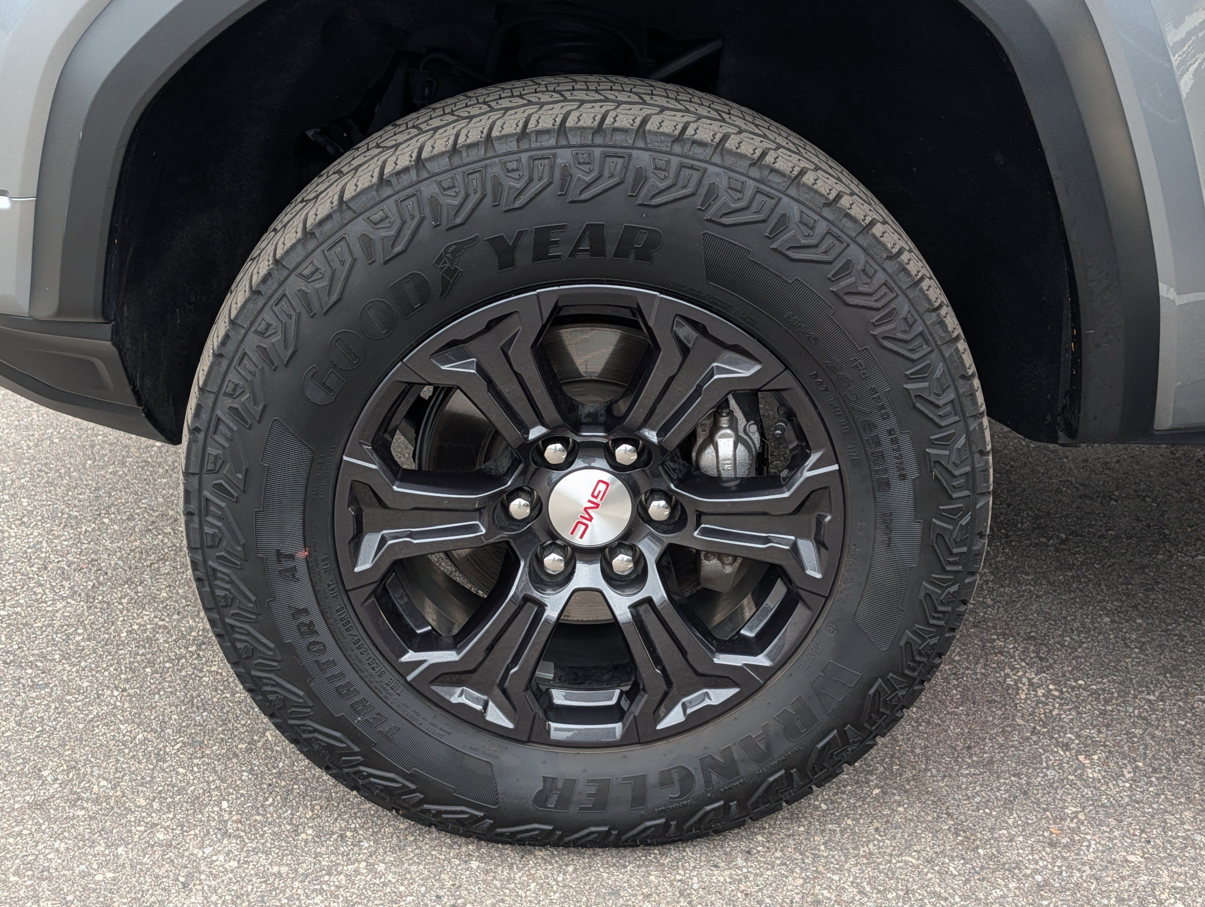 Used 2024 GMC Canyon Elevation w/ Elevation Premium Package AWD/4WD image 15