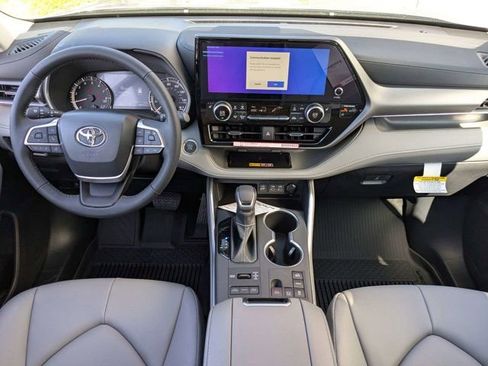 New 2026 Toyota Highlander XLE AWD/4WD image 15