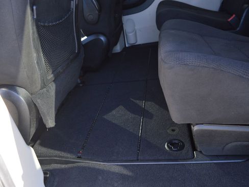 Used 2013 Dodge Grand Caravan SE image 17