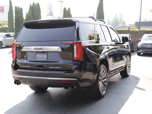 Used 2021 GMC Yukon Denali w/ Denali Premium Package AWD/4WD image 8