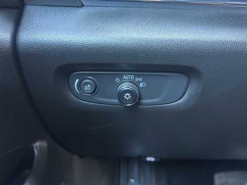 Used 2023 Chevrolet Traverse LT w/ Rear Camera Mirror Package AWD/4WD image 28