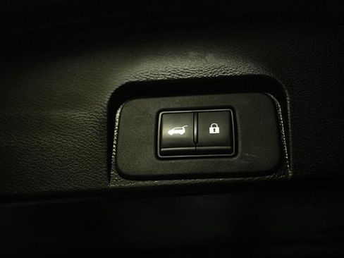 Used 2024 Nissan Rogue SV FWD image 8