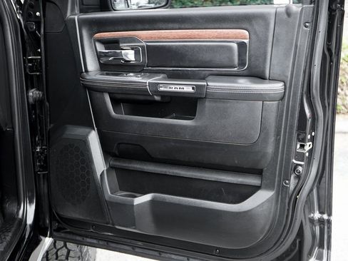 Used 2018 RAM 1500 Laramie image 40