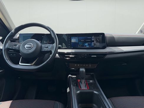Used 2025 Nissan Kicks SR FWD image 10