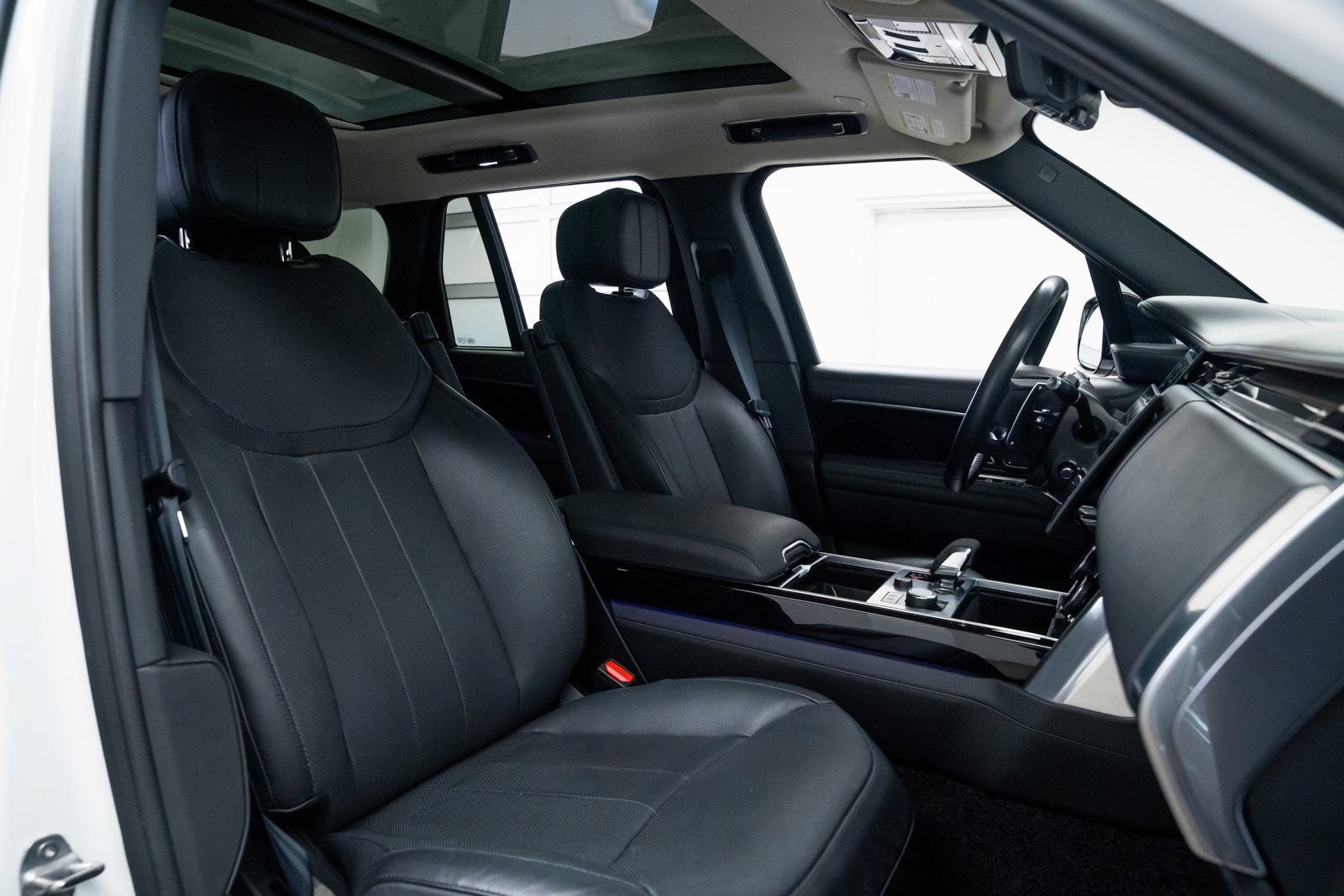 Used 2022 Land Rover Range Rover SE AWD/4WD image 25