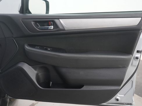 Used 2017 Subaru Outback 2.5i Premium image 11