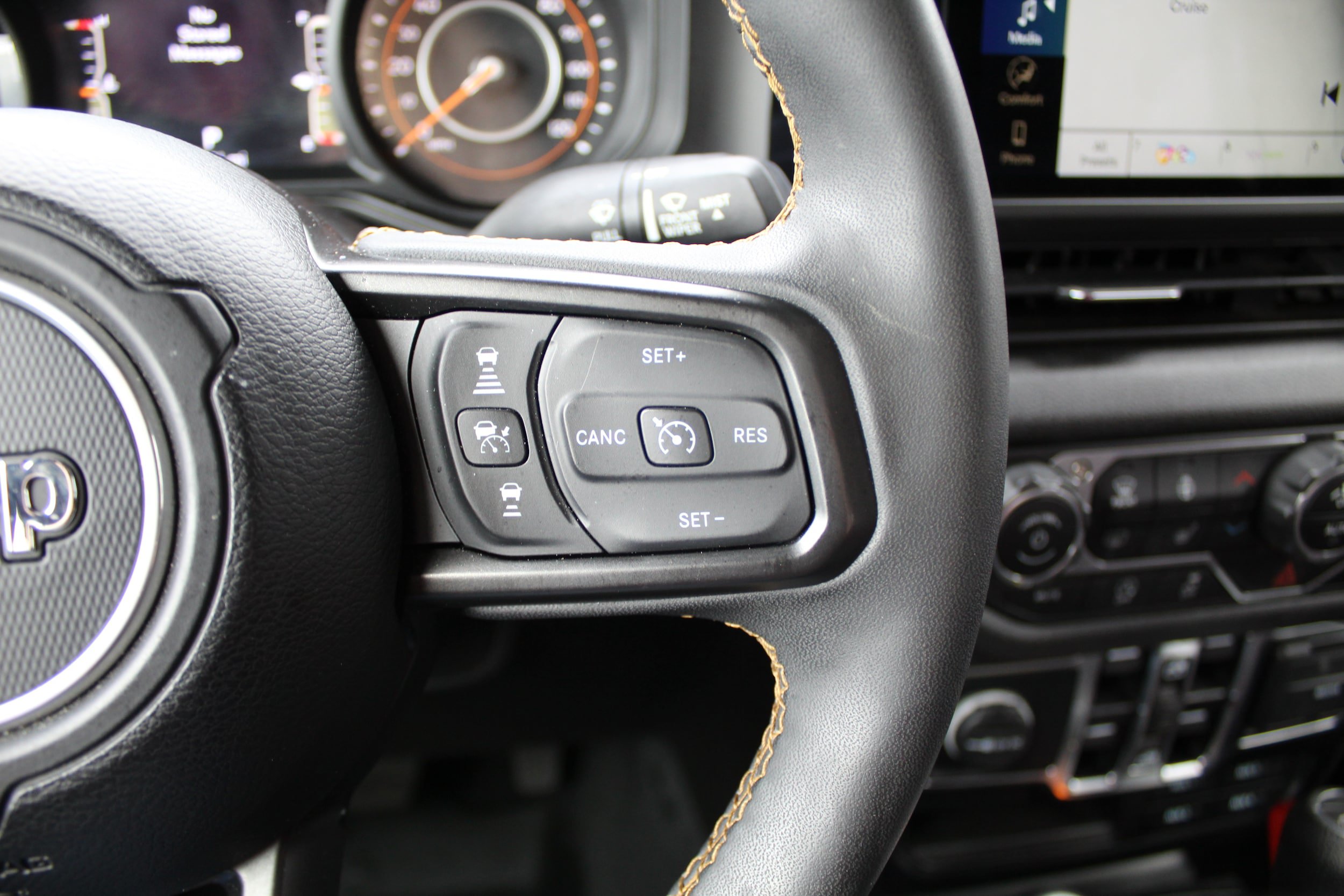 Used 2024 Jeep Gladiator Sport AWD/4WD image 32