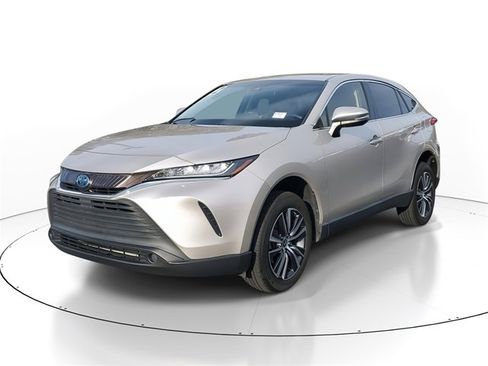 Used 2022 Toyota Venza LE image 3