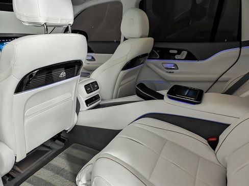 Used 2022 Mercedes-Benz Maybach GLS 600 4MATIC image 23