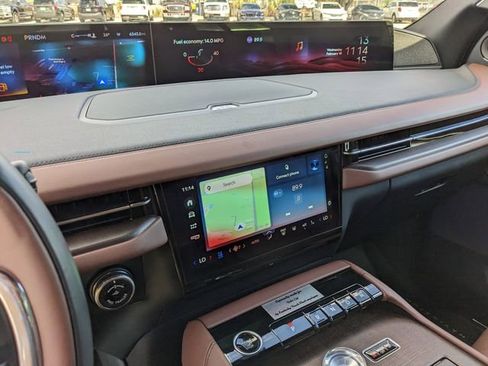 Used 2025 Lincoln Navigator Reserve image 26