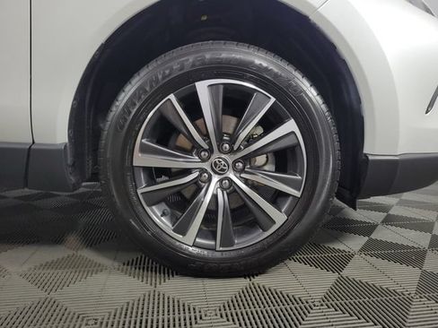 Used 2023 Toyota Venza LE AWD/4WD image 11