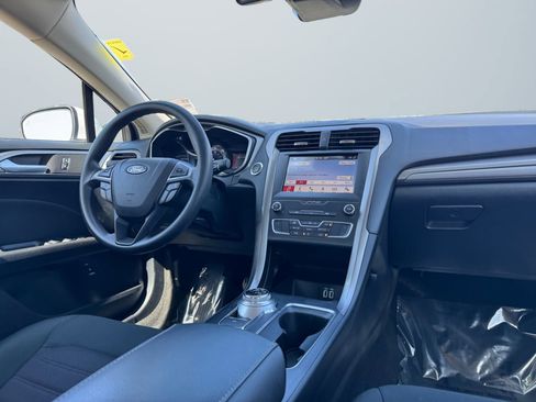 Used 2019 Ford Fusion SE FWD image 14
