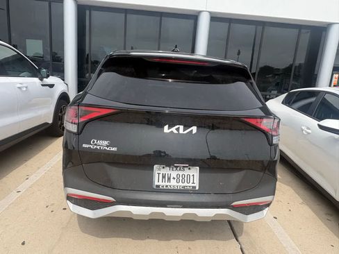 Used 2024 Kia Sportage EX FWD image 8