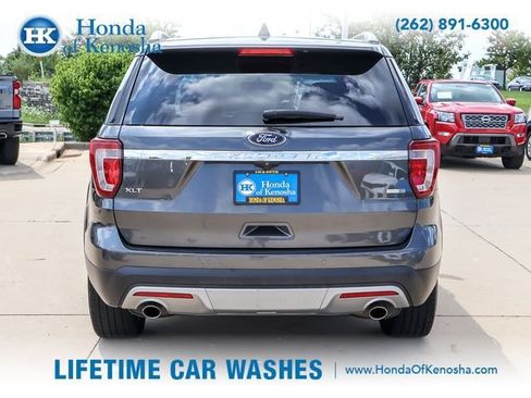 Used 2016 Ford Explorer XLT w/ Equipment Group 202A AWD/4WD image 4