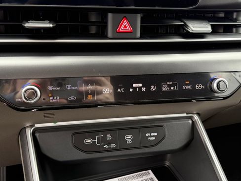 New 2026 Kia Carnival image 24